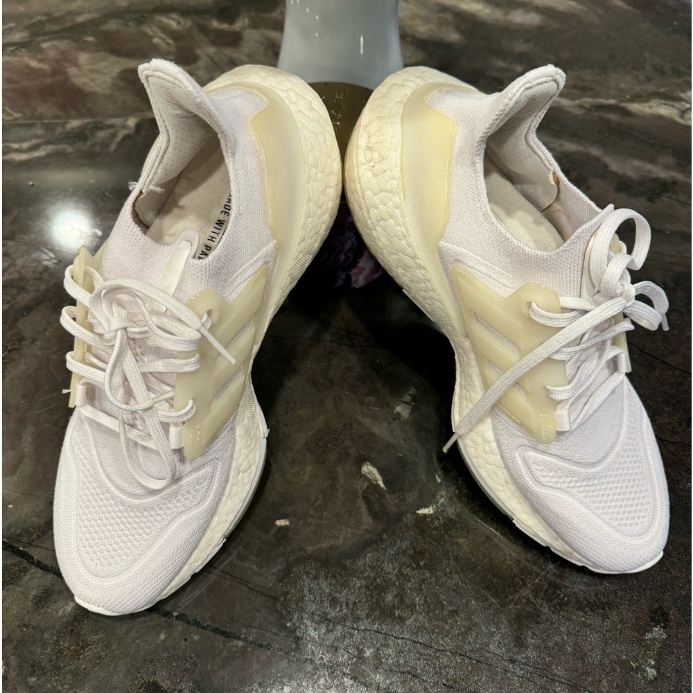 🏃‍♀️ADIDAS- Ultraboost 22 GX5590 Womens Running Shoe Triple White🏃‍♀️ - Picture 6 of 8